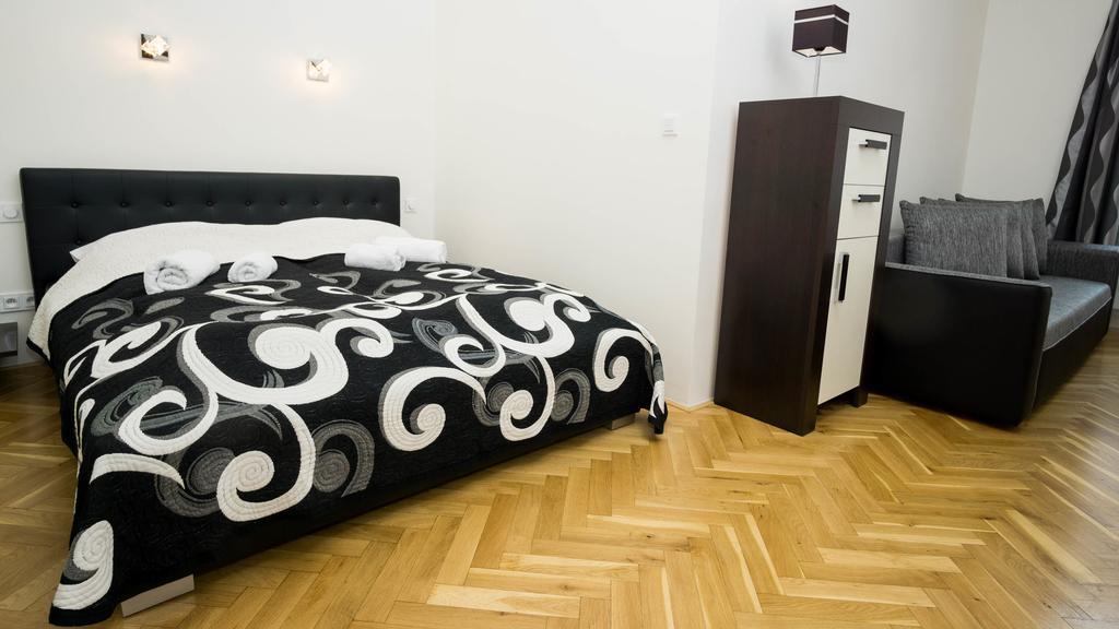 Black & White Apartment Prague By Wenceslas Square And Muzeum Exterior photo